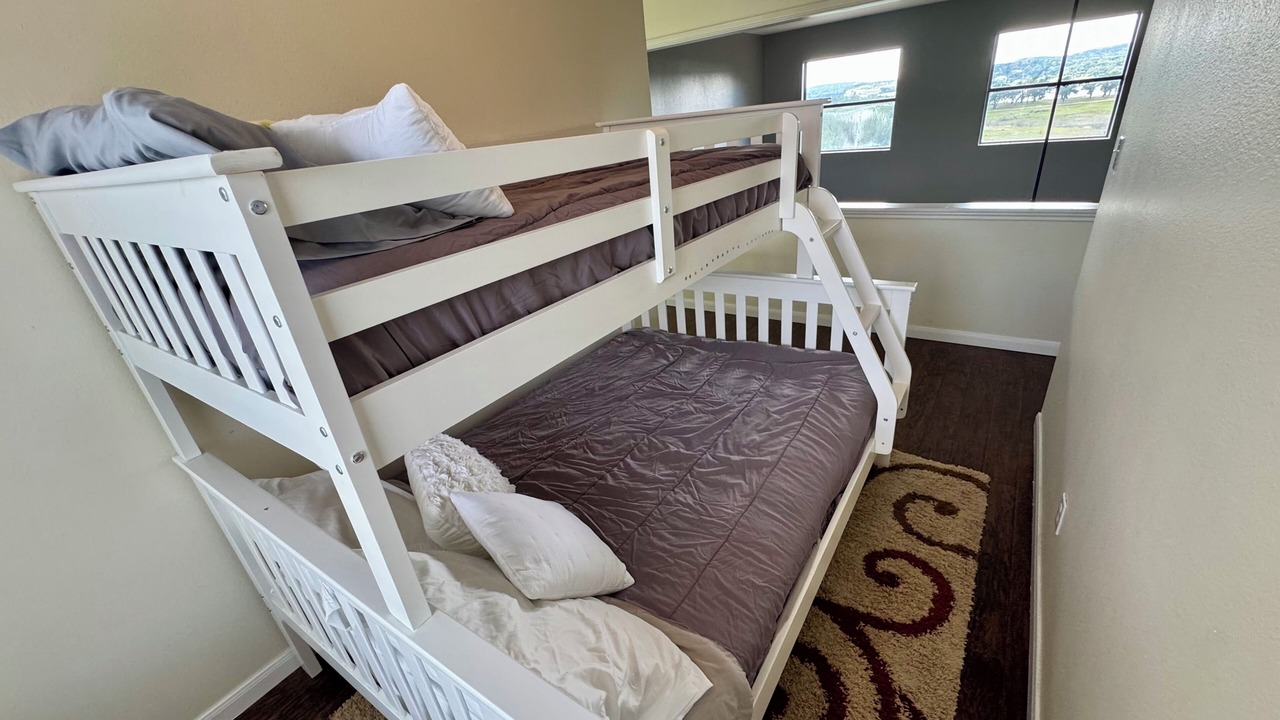Photo of Bedroom in Point Venture