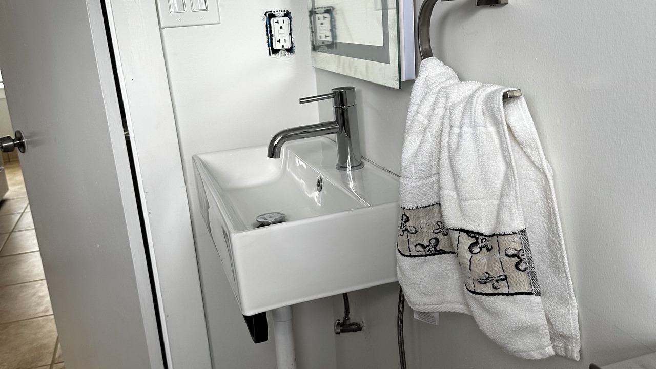 Photo of Bathroom in Kenner - Louis Armstrong International Airport