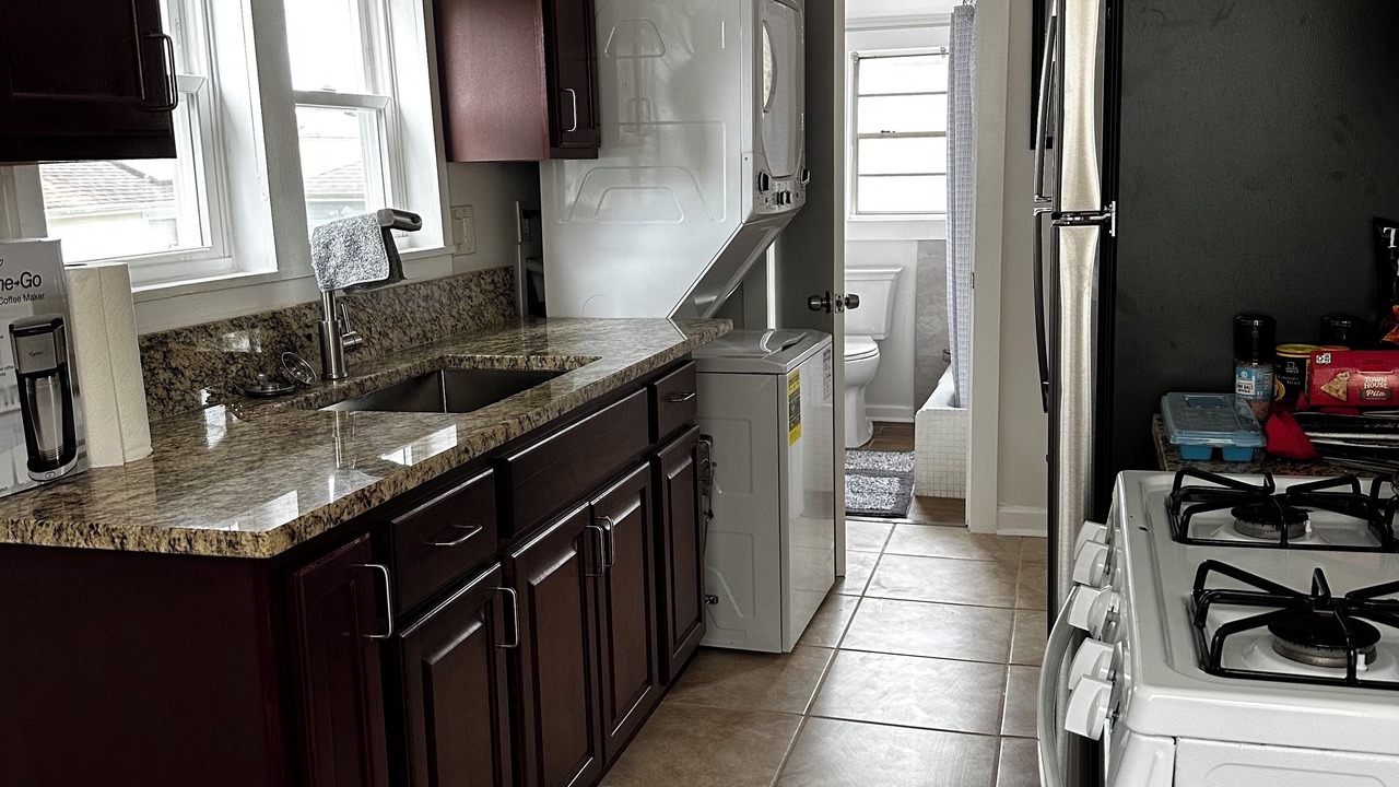 Photo of Kitchen in Kenner - Louis Armstrong International Airport