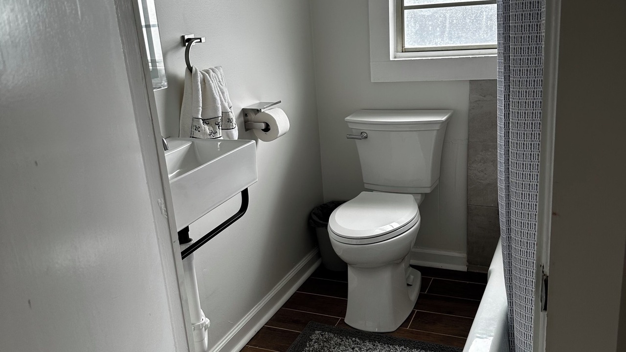 Photo of Bathroom in Kenner - Louis Armstrong International Airport