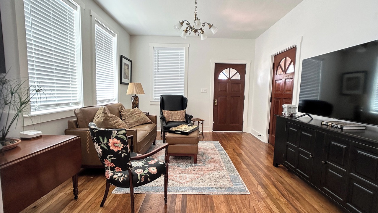 Photo of Livingroom in Lower Garden District