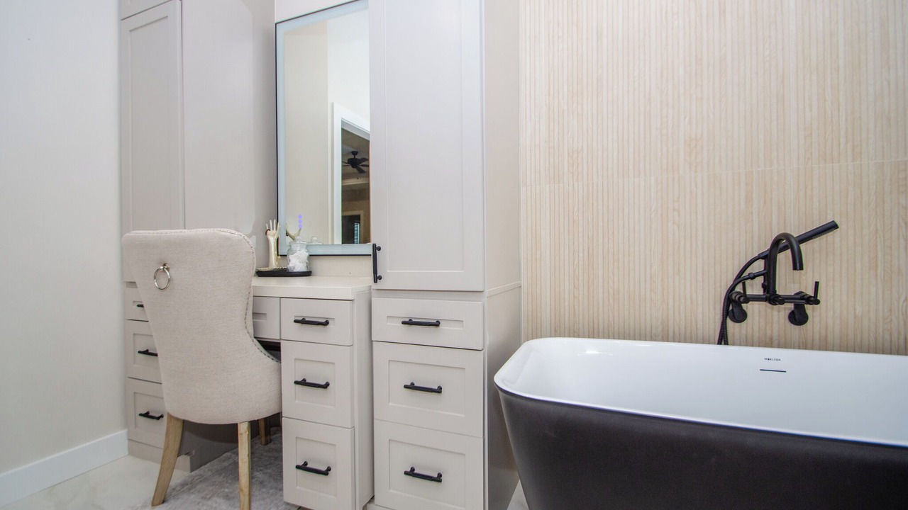 Photo of Bathroom in Alvin
