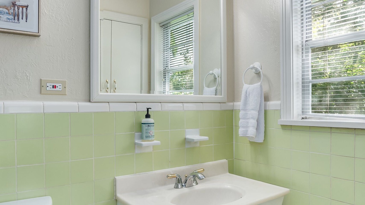 Photo of Bathroom in Fairfield Historic District