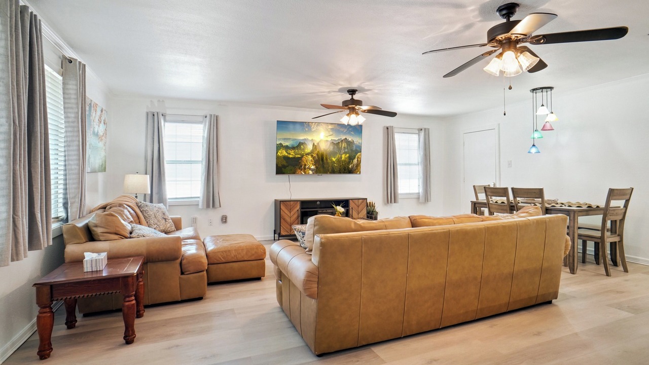 Photo of Livingroom in Westworth Village