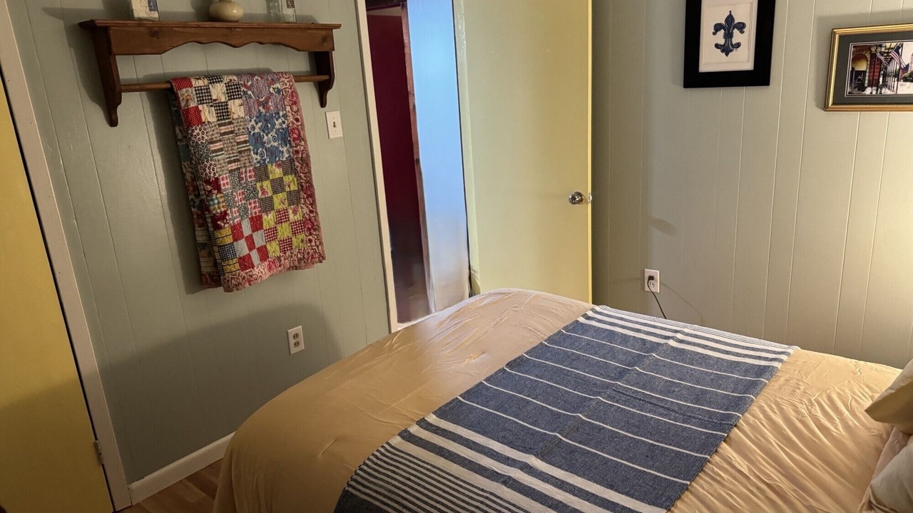 Photo of Bedroom in Flora