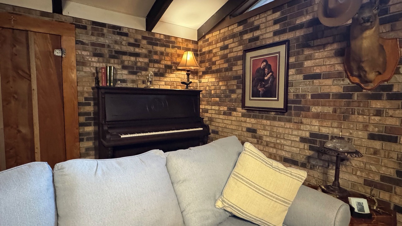 Photo of Livingroom in Flora