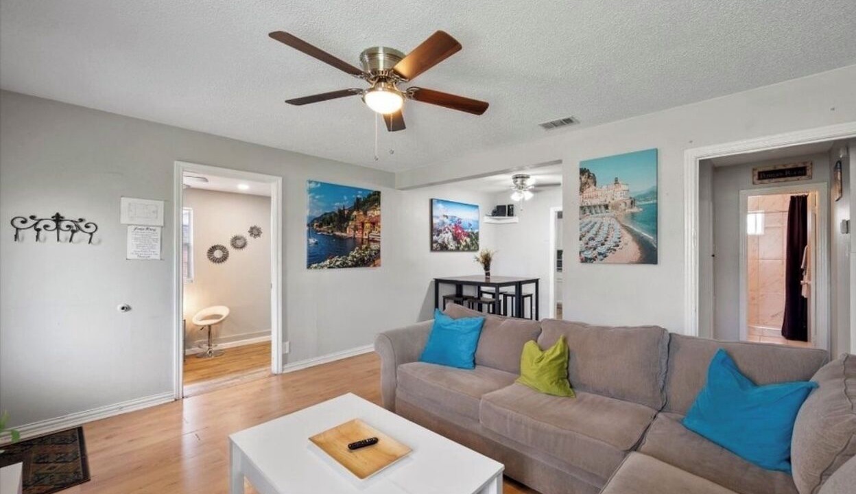 Photo of Livingroom in Central Arlington