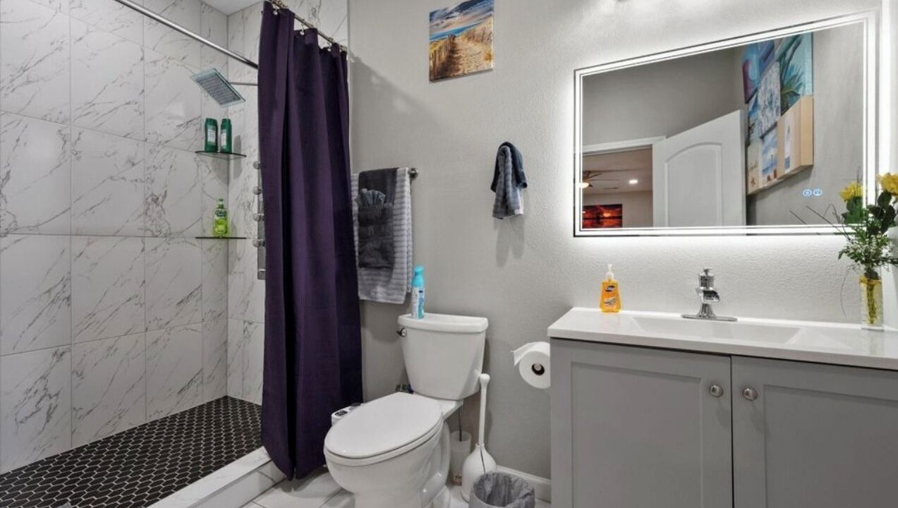 Photo of Bathroom in Central Arlington