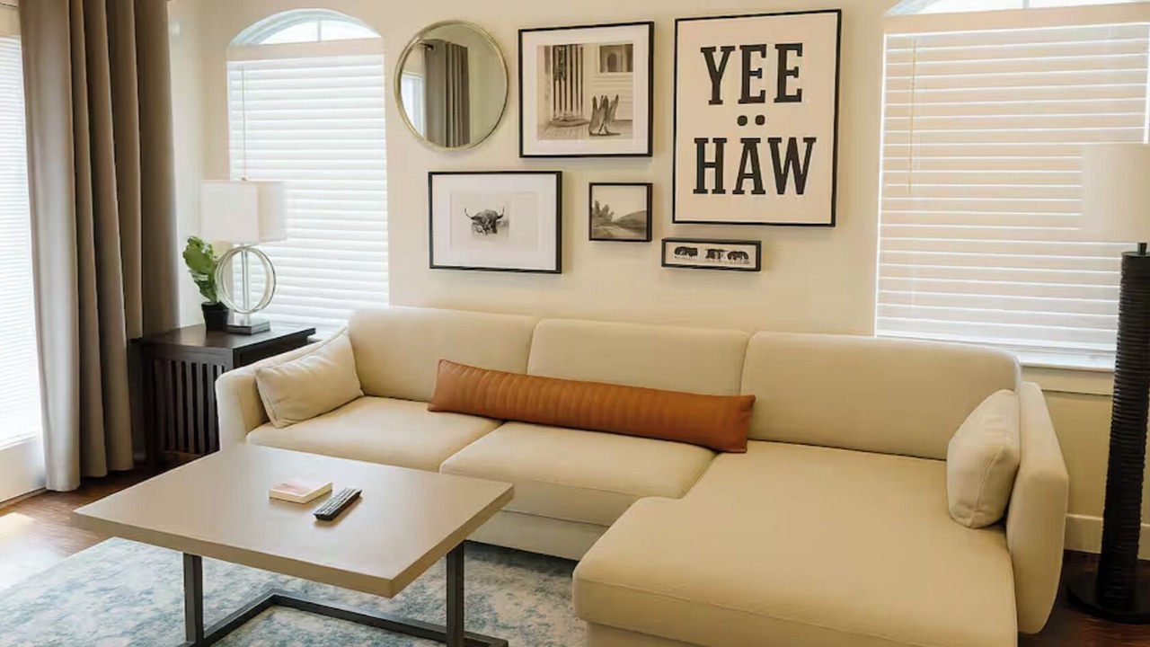 Photo of Livingroom in Knox - Henderson