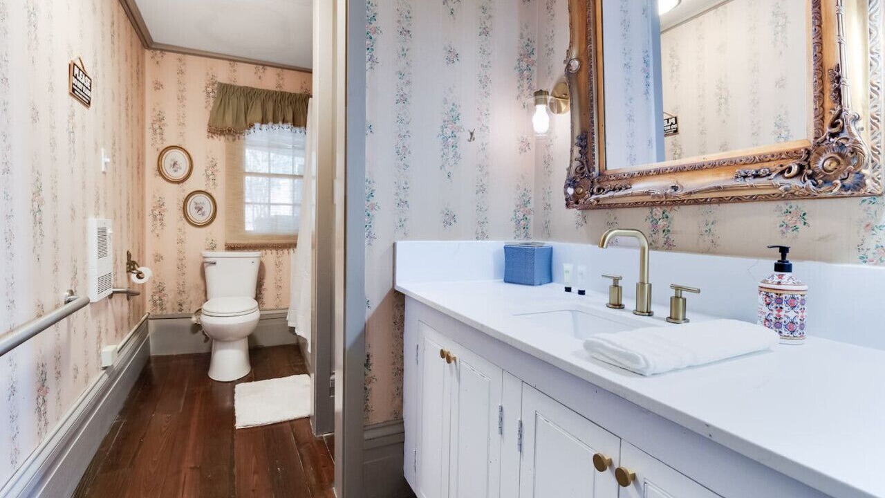 Photo of Bathroom in St. Martinville