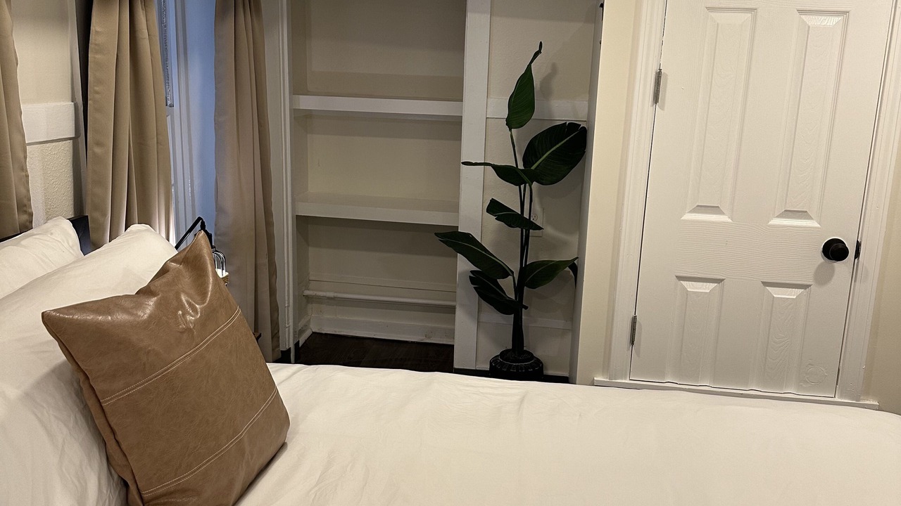 Photo of Bedroom in Mid-City