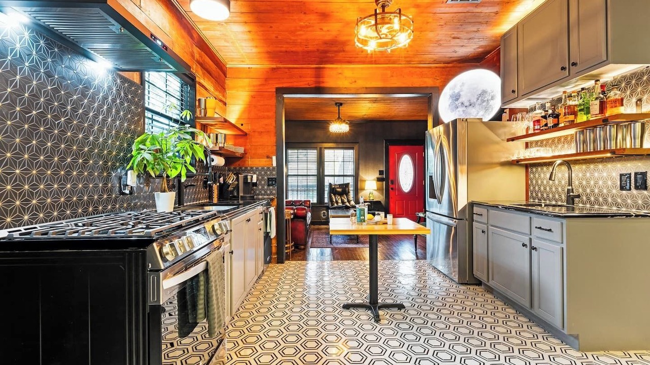 Photo of Kitchen in East Cesar Chavez