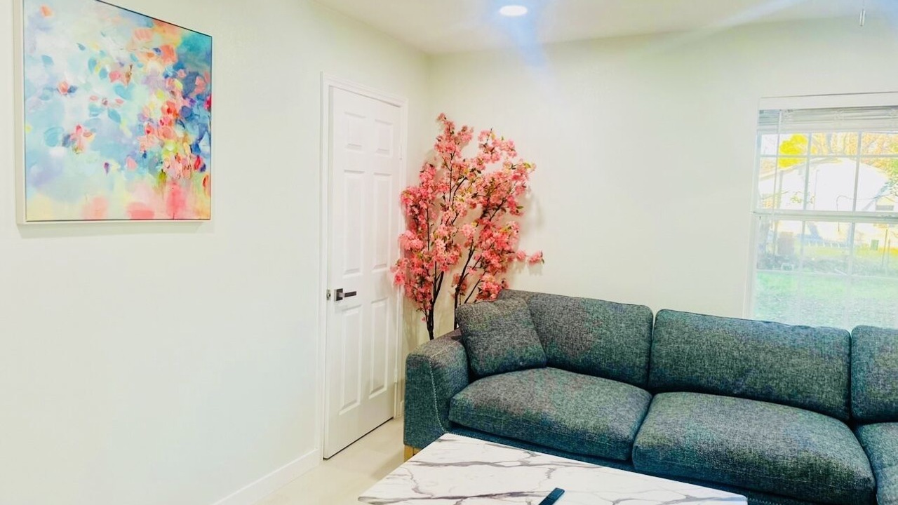Photo of Livingroom in Central Arlington