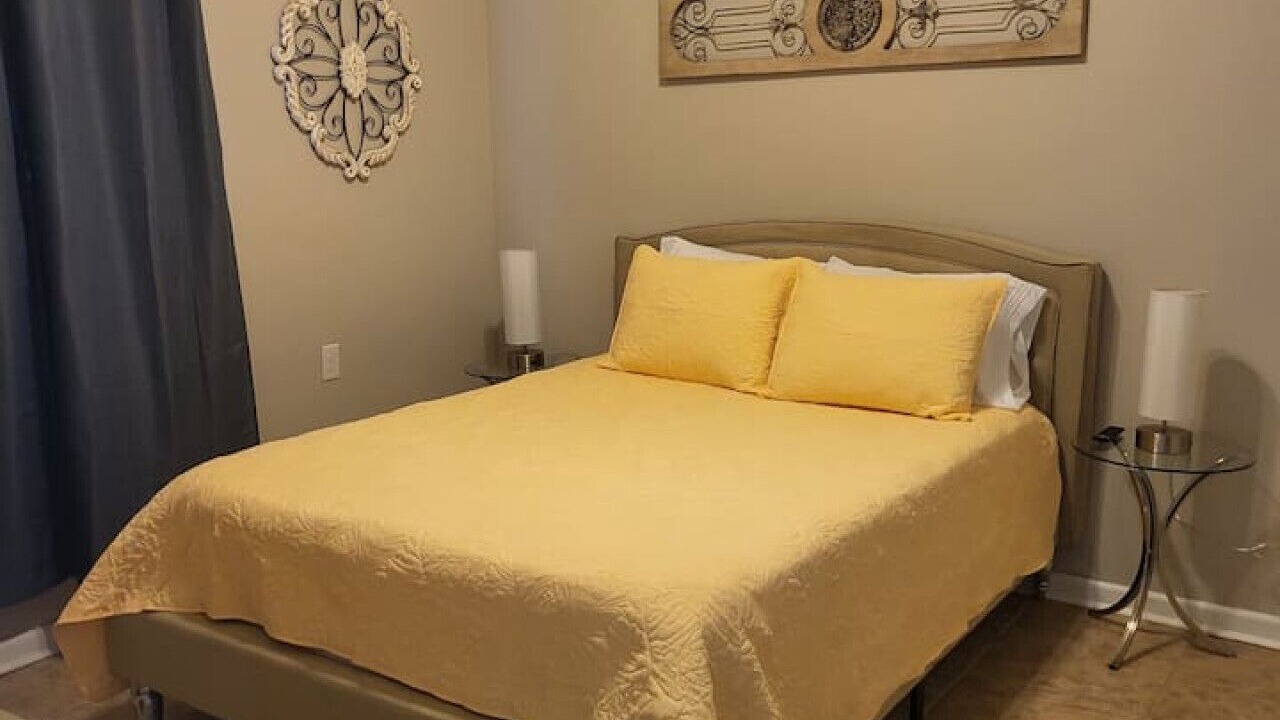 Photo of Bedroom in Algiers Point
