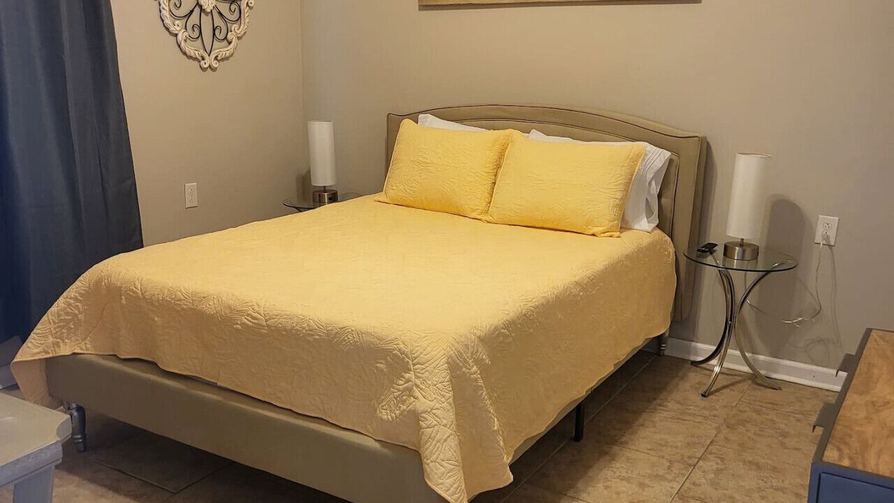Photo of Bedroom in Algiers Point