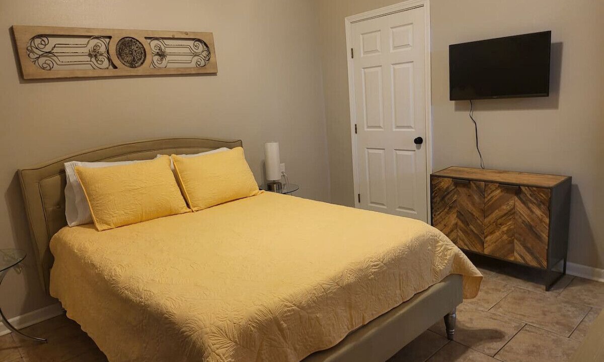 Photo of Bedroom in Algiers Point