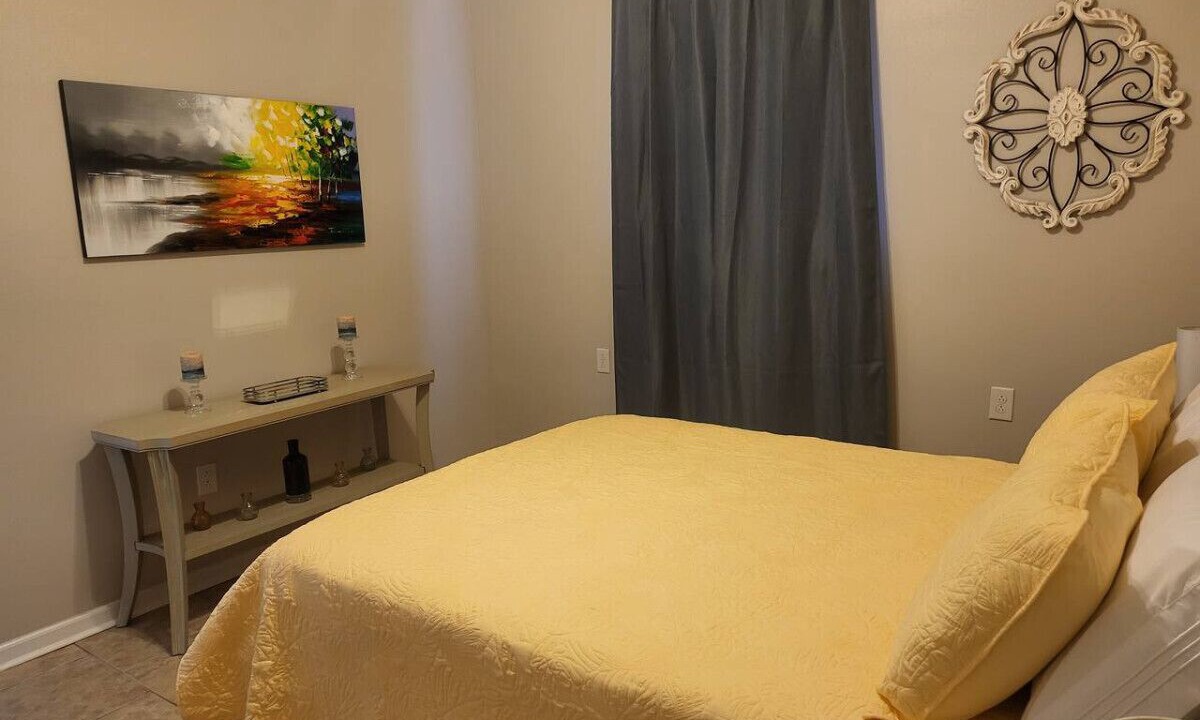 Photo of Bedroom in Algiers Point