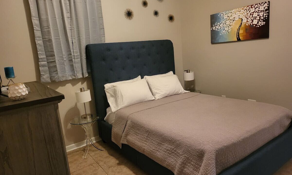 Photo of Bedroom in Algiers Point
