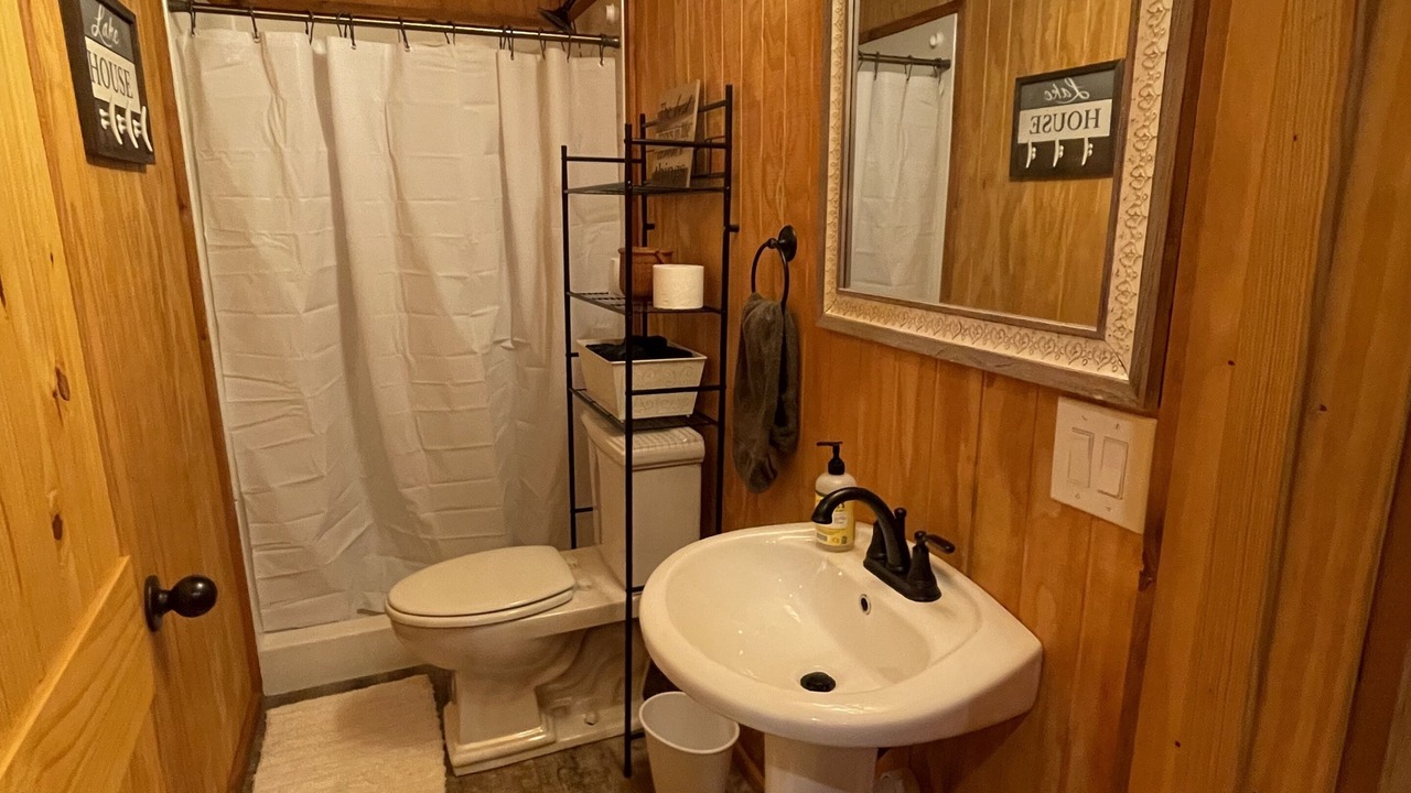 Photo of Bathroom in Karnack