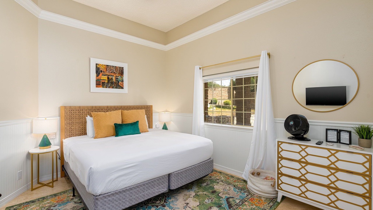 Photo of Bedroom in Helotes