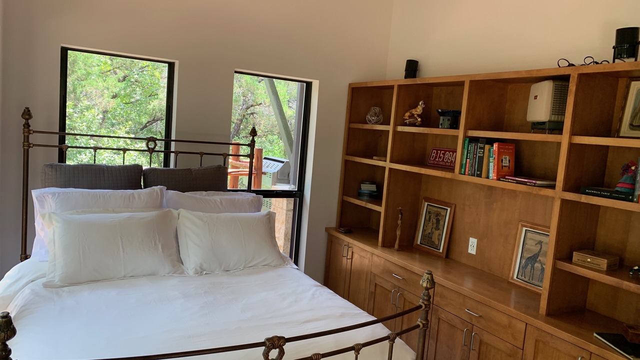 Photo of Bedroom in Westlake Highlands