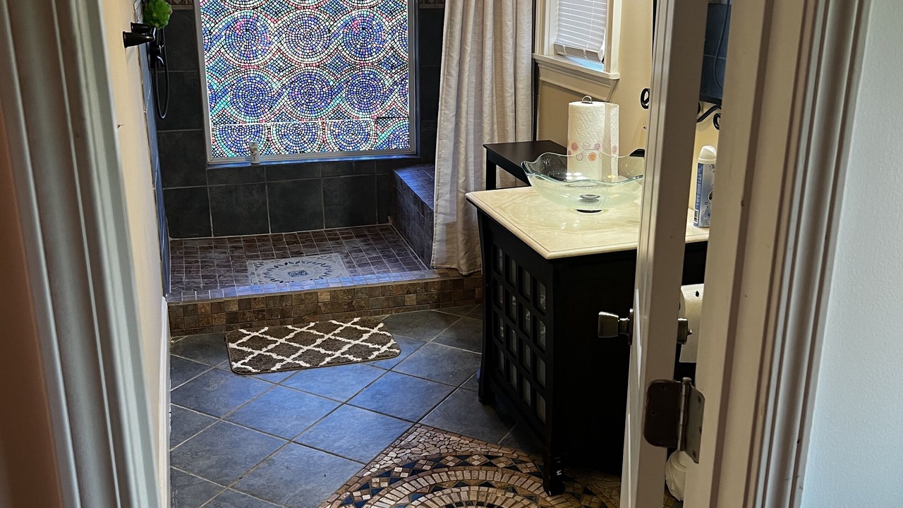 Photo of Bathroom in Lottie