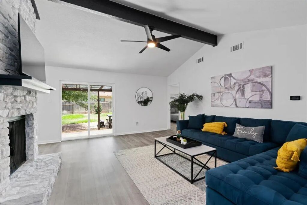 Photo of Livingroom in Brushy Creek