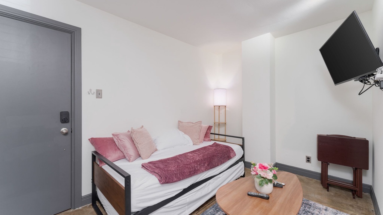 Photo of Bedroom in Central City