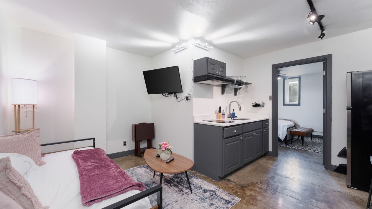 Photo of Bedroom in Central City
