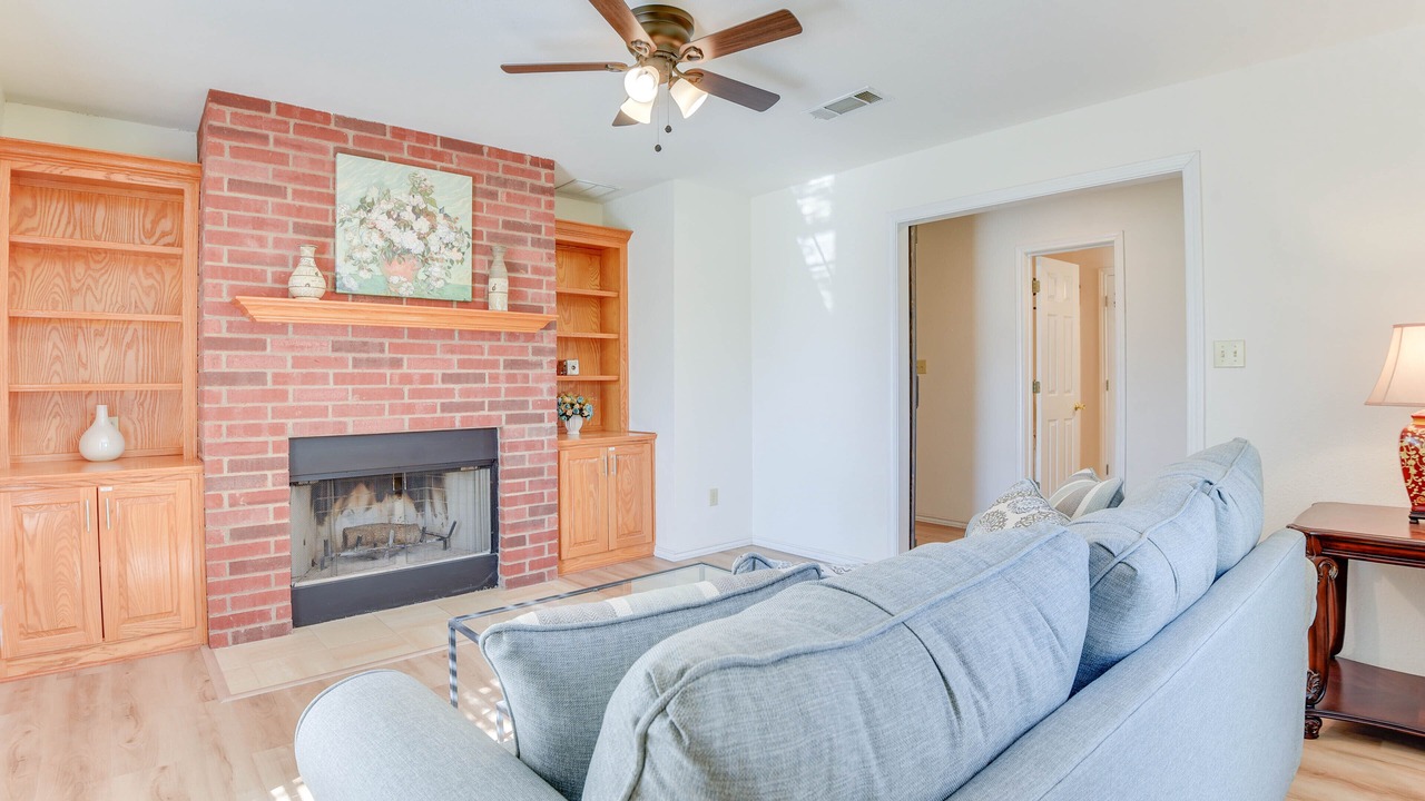 Photo of Livingroom in Sanger