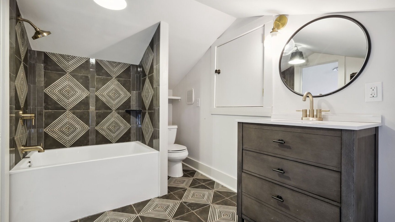 Photo of Bathroom in East Carrollton