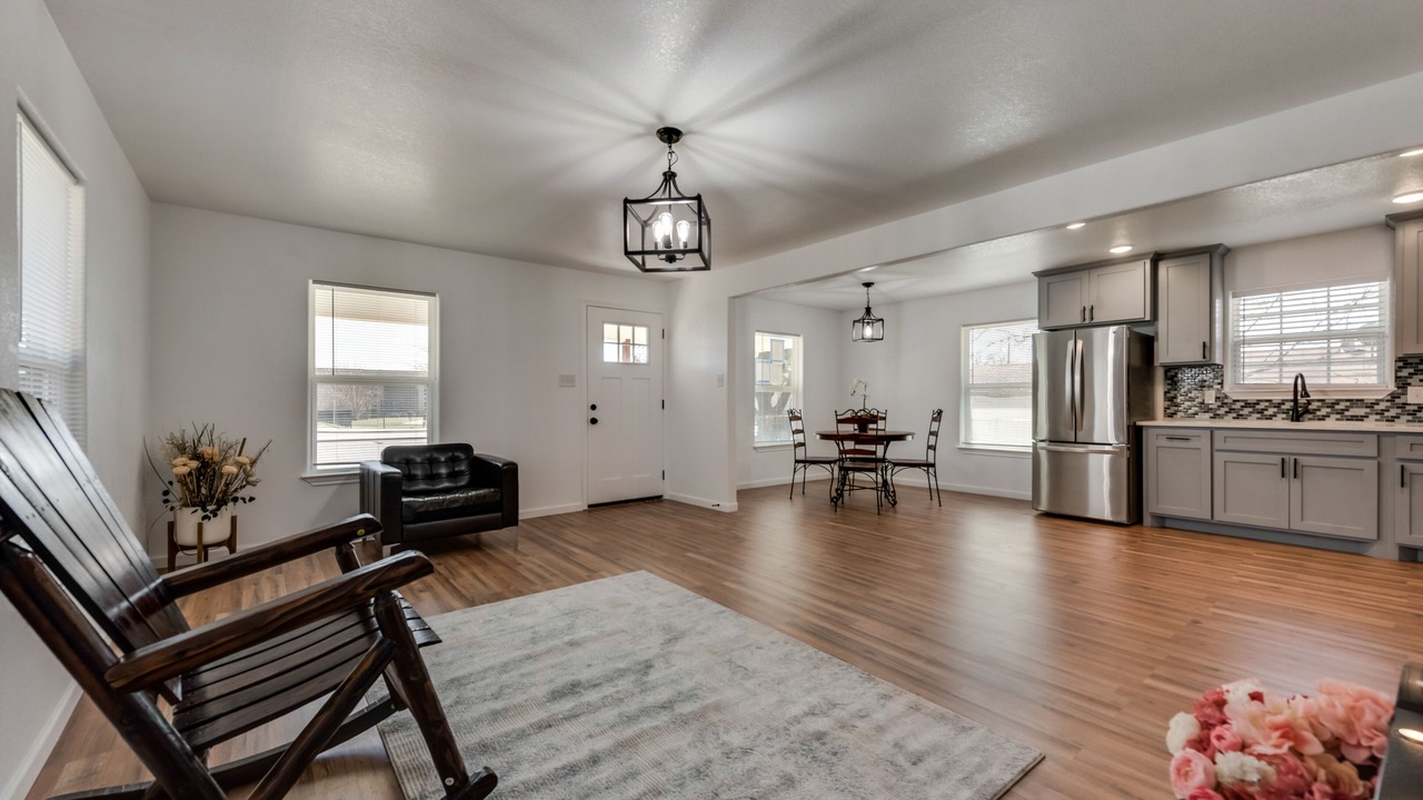 Photo of Livingroom in River Oaks
