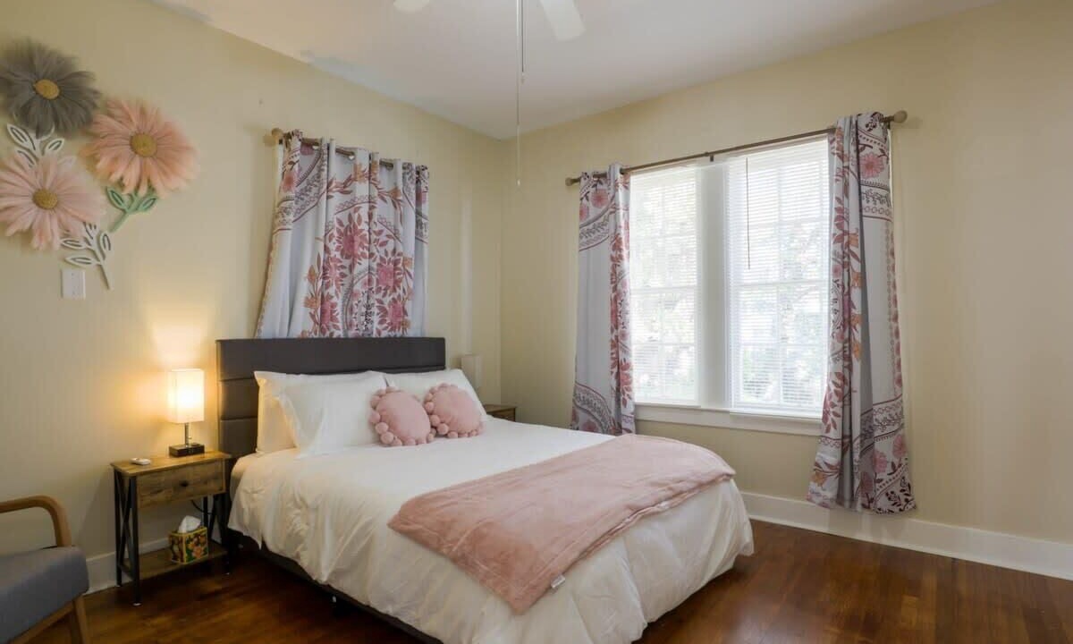 Photo of Bedroom in Fondren
