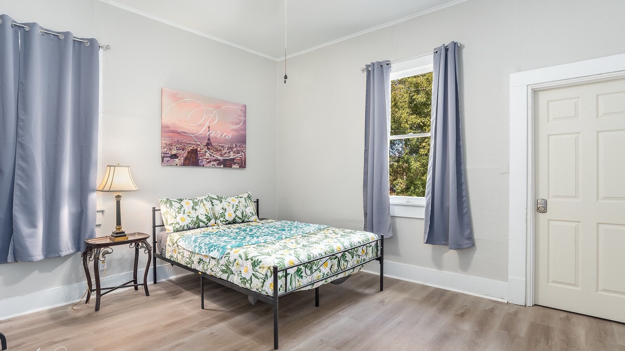 Photo of Bedroom in Highland Historic District