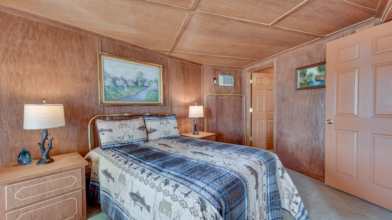 Photo of Bedroom in Jonesville