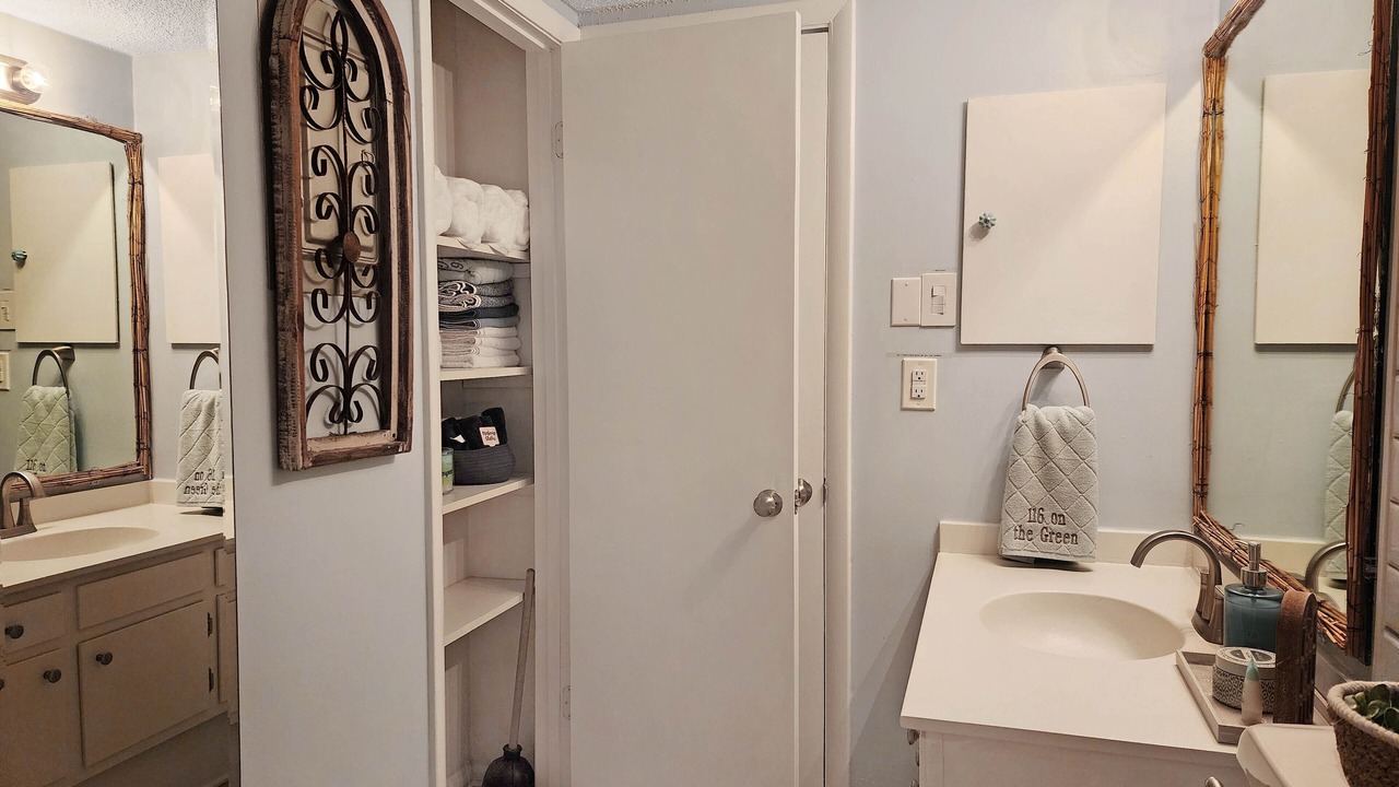 Photo of Bathroom in Diamondhead