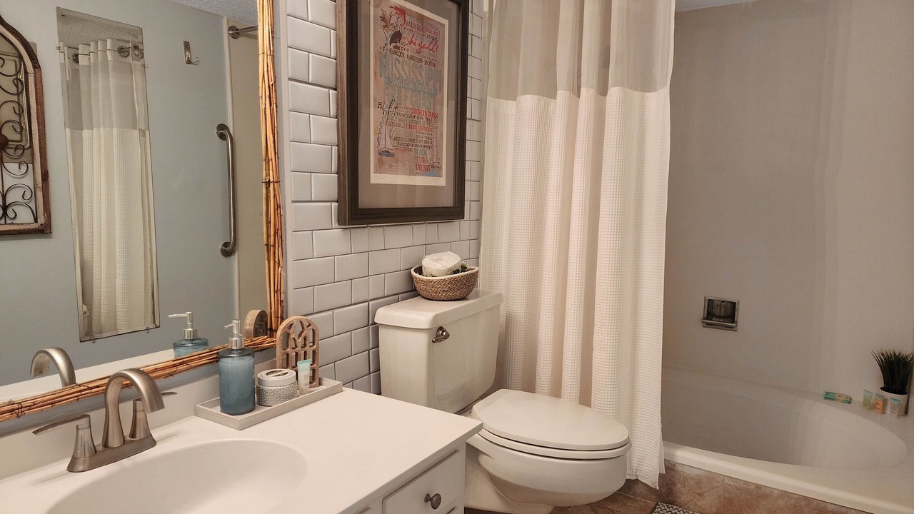 Photo of Bathroom in Diamondhead