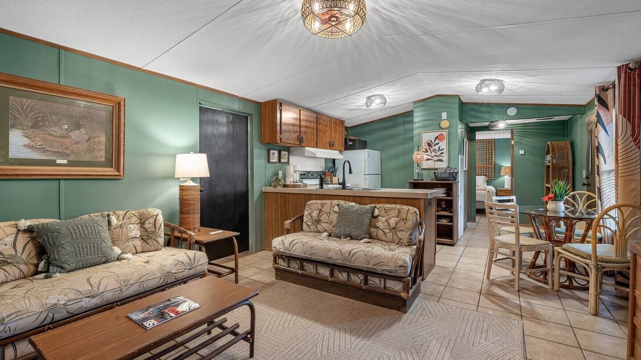 Photo of Livingroom in Uncertain