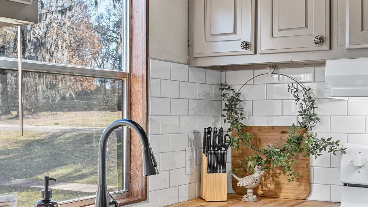 Photo of Kitchen in Uncertain