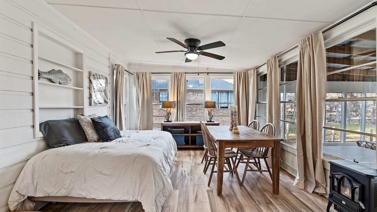 Photo of Bedroom in Uncertain