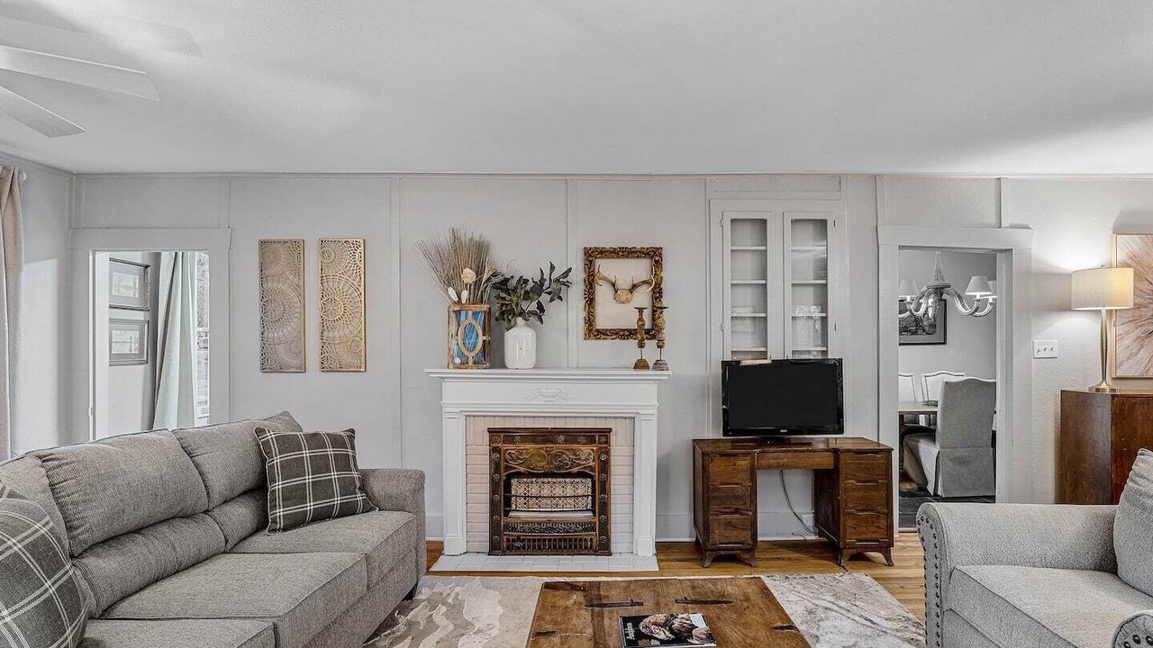 Photo of Bedroom in Uncertain