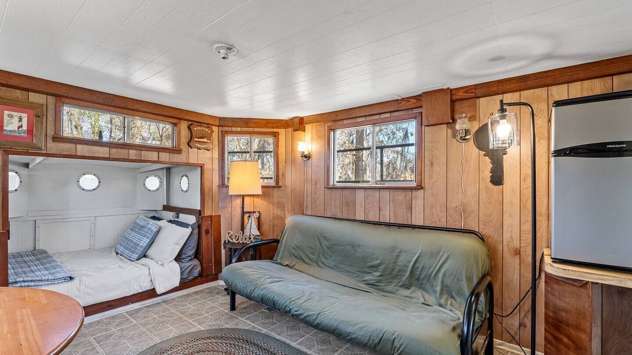 Photo of Bedroom in Uncertain