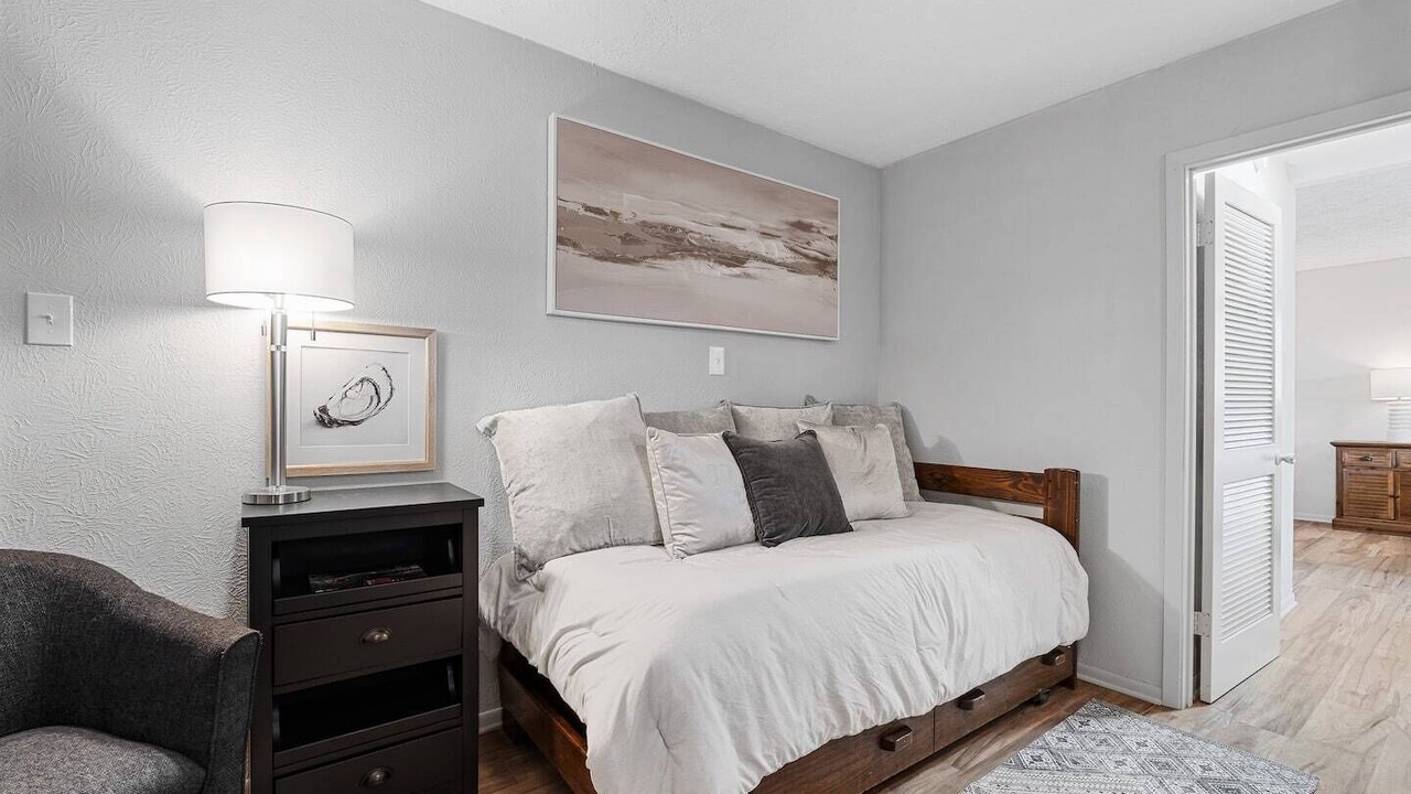 Photo of Bedroom in Uncertain