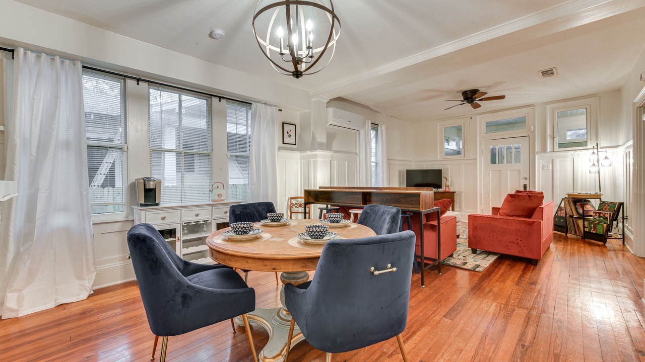 Photo of Bedroom in Roseland Terrace Historic District