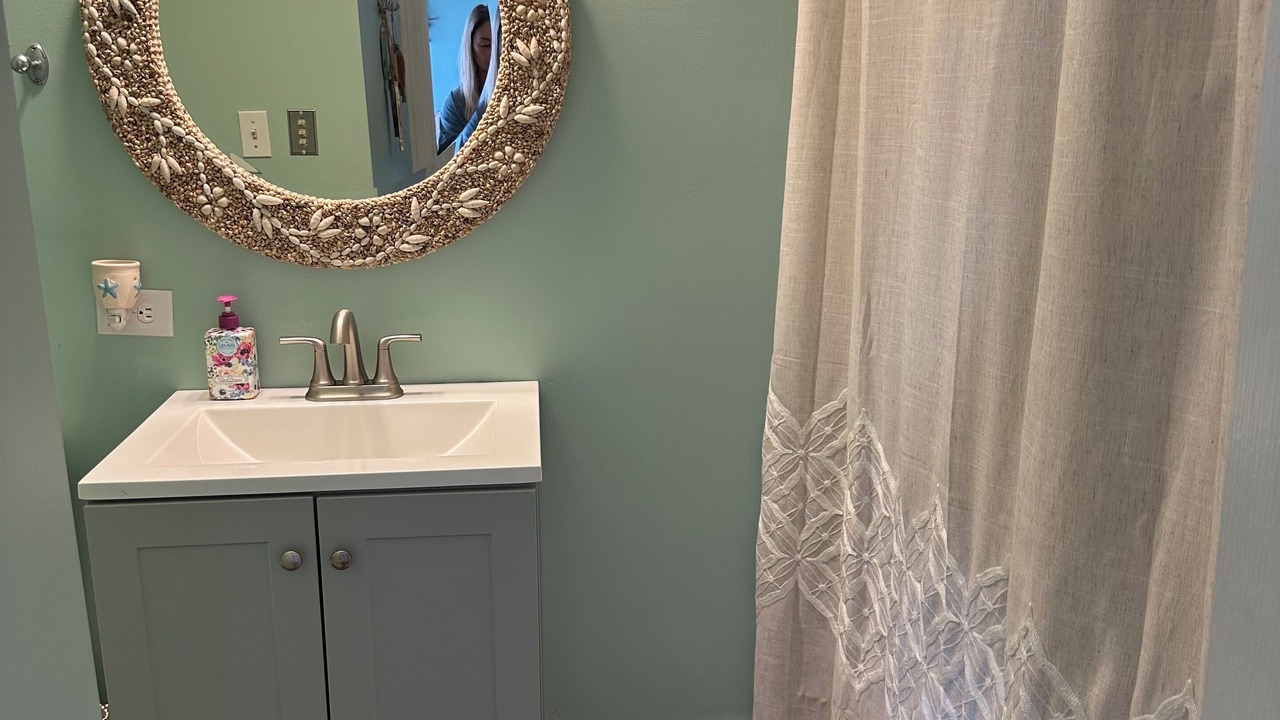 Photo of Bathroom in Cypremort Point