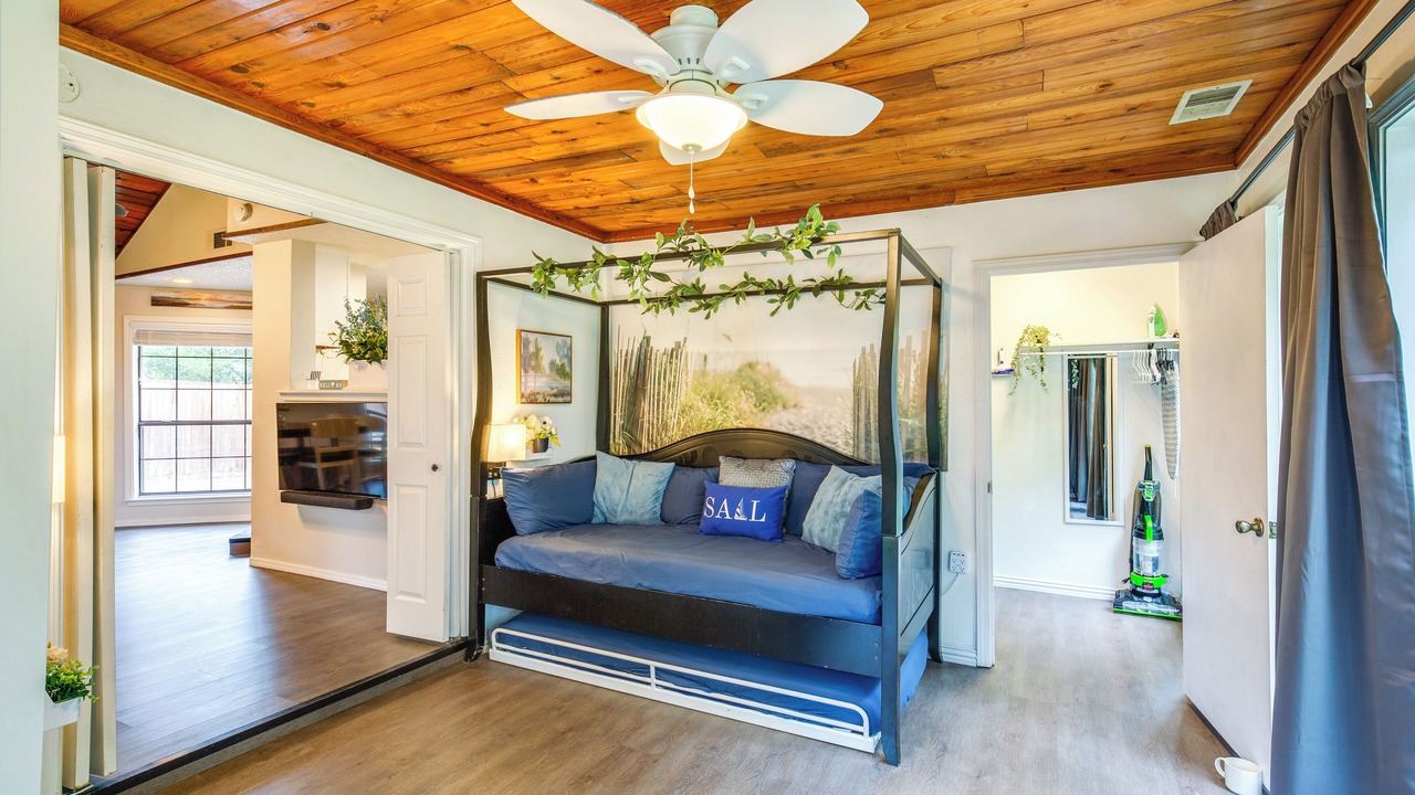 Photo of Bedroom in Lake Dallas