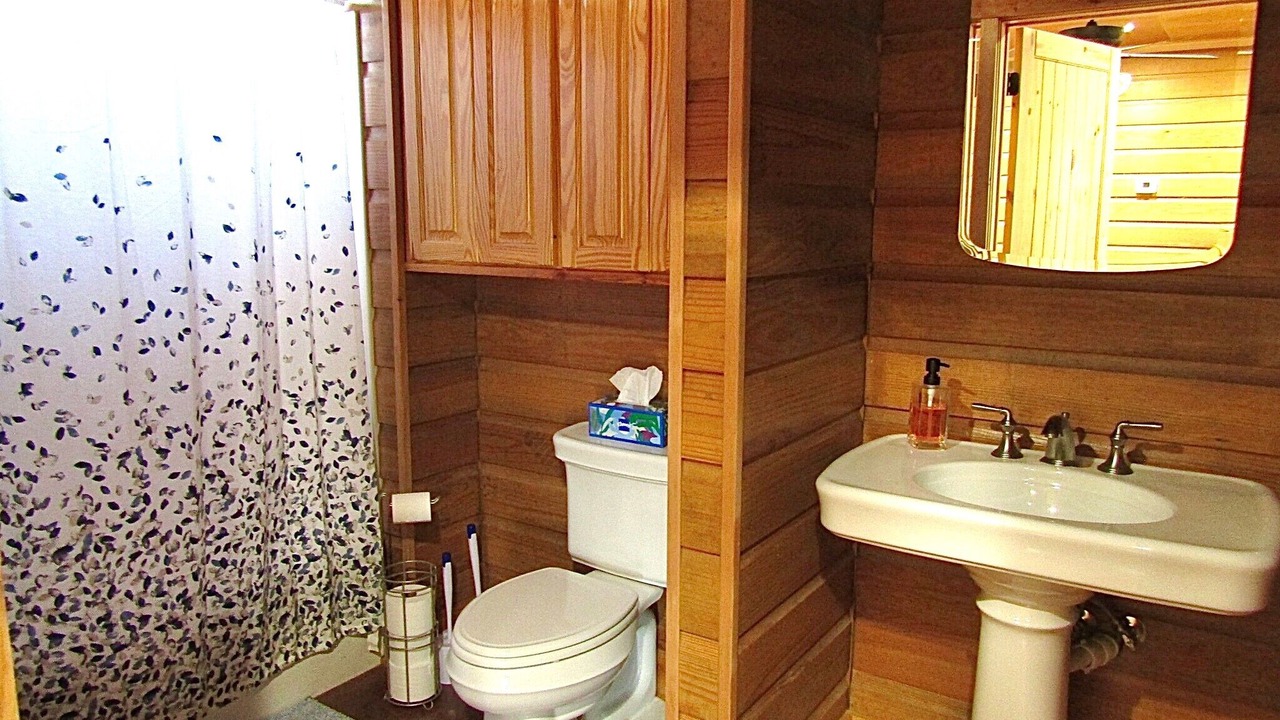 Photo of Bathroom in Farmerville