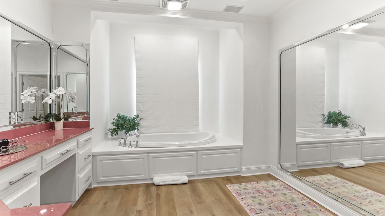 Photo of Bathroom in Oscar
