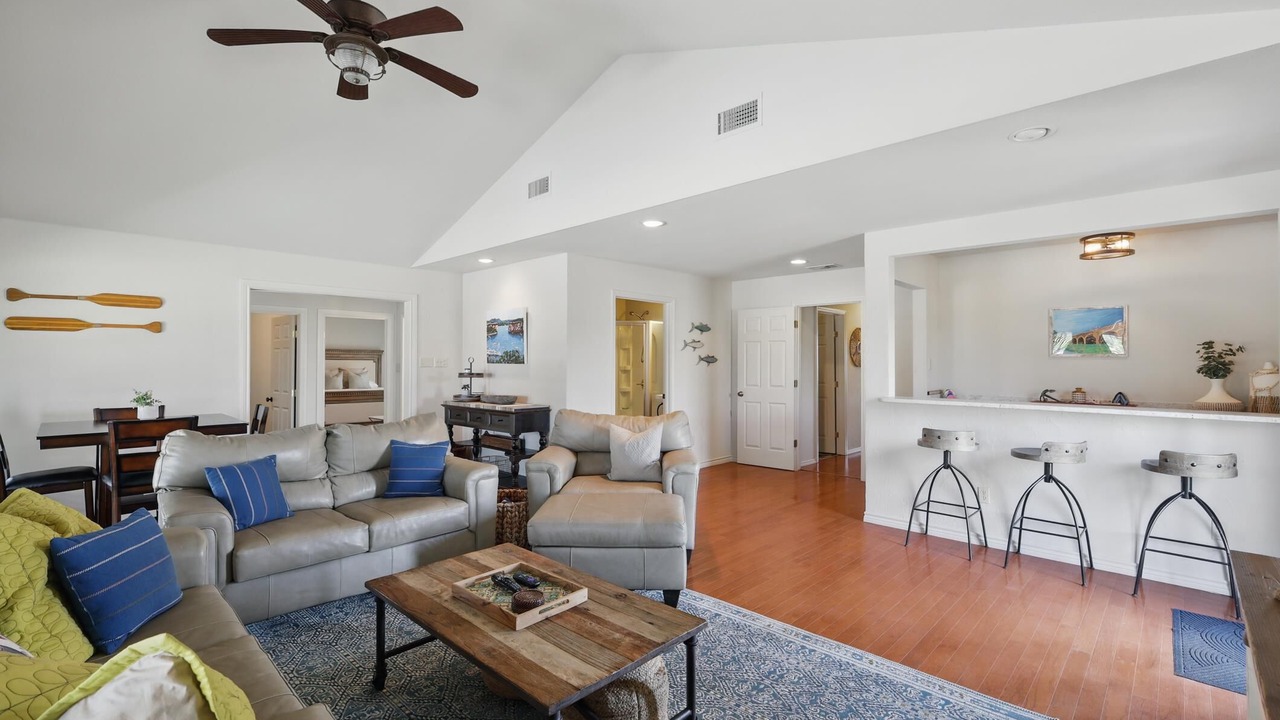 Photo of Livingroom in Thurber