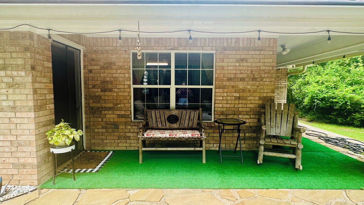 Photo of Patio Balcony in Hawkins
